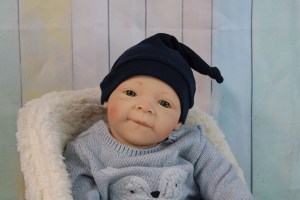 Estelle-Wosnjuk-boy-20inch-1-4-limb-004
